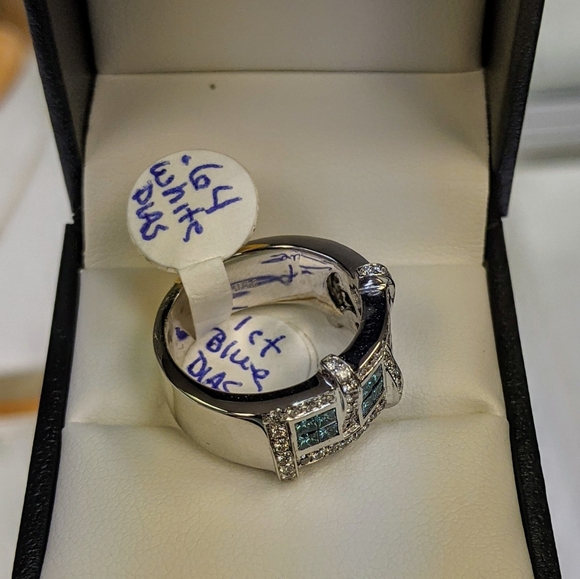18k blue & white diamond ring - Picture 7 of 12